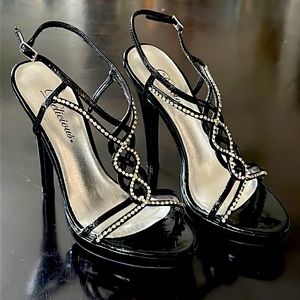 Bling Bling! Black Stiletto’s with rhinestones 💎